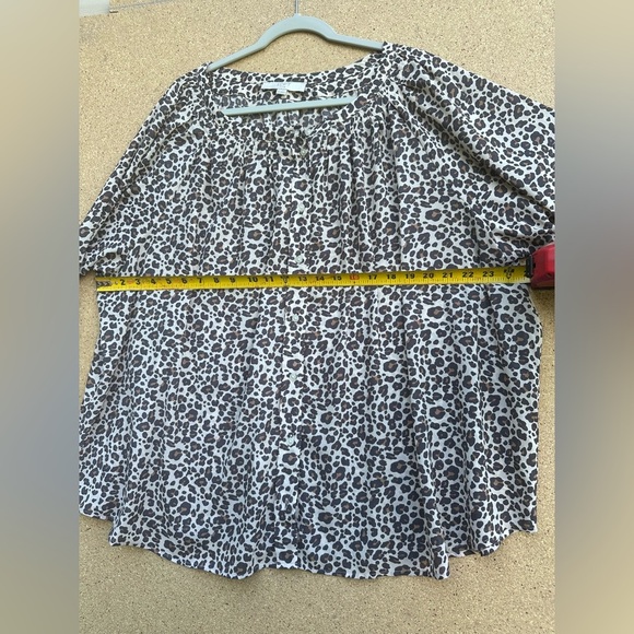 LOFT Black and White Relaxed Boxy Blouse Animal Print Size 24 Plus - Picture 7 of 7